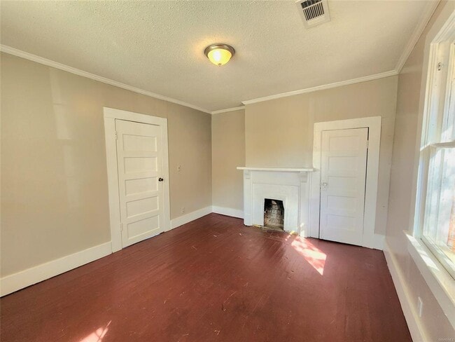 Building Photo - 210 W Osceola St