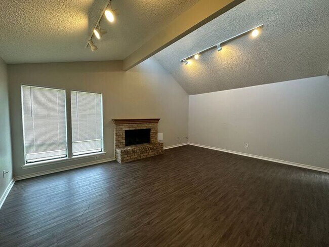 Building Photo - 309 Brookwood Dr