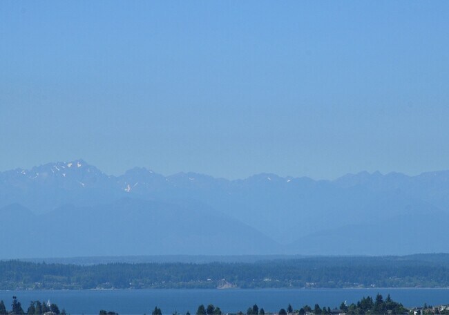 Building Photo - 4717 Phinney Avenue North