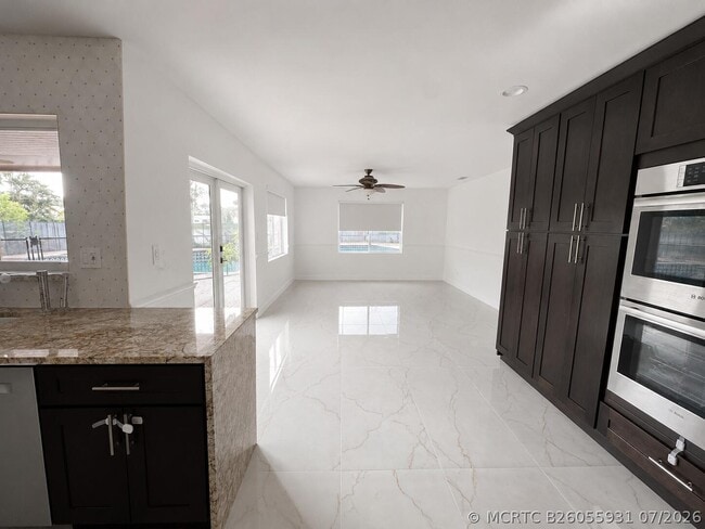 Building Photo - 5040 SW 117th Way