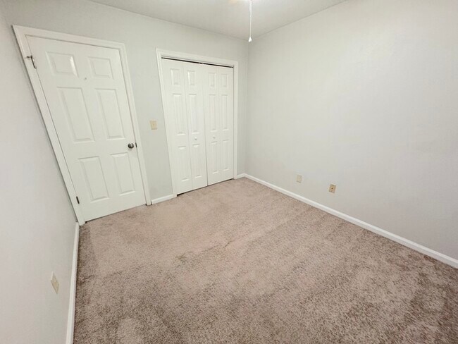 Building Photo - Come visit this cute 3 bedroom 1.5 bath in Chesapeake