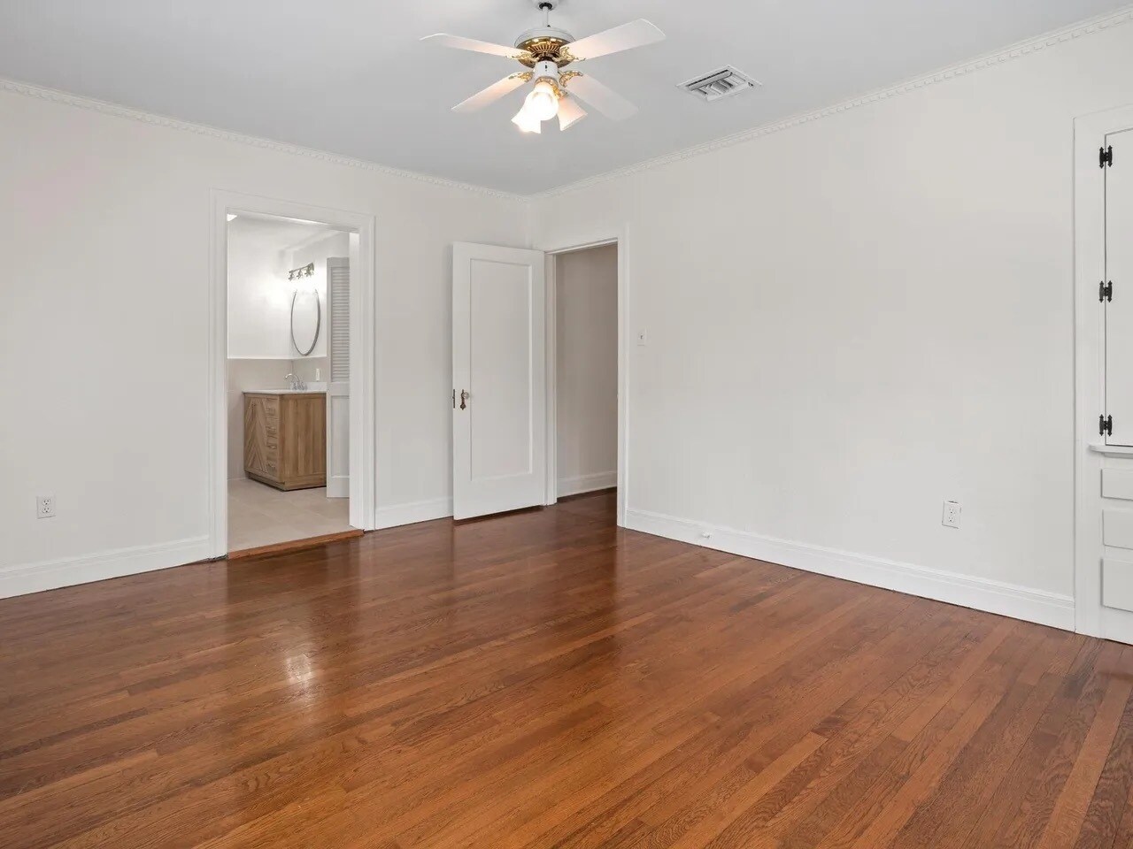 Master Bedroom - 2917 Benbrook Blvd