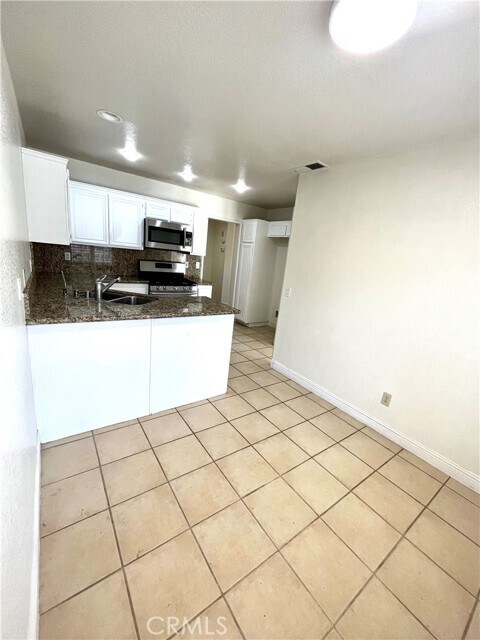 Building Photo - 7619 Haven Ave