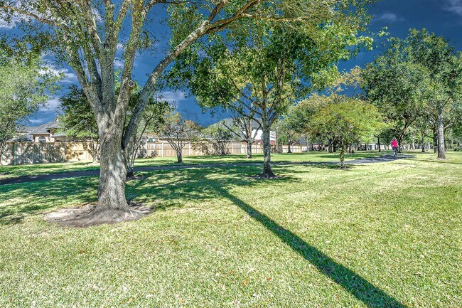 Building Photo - 22634 Cascade Springs Dr