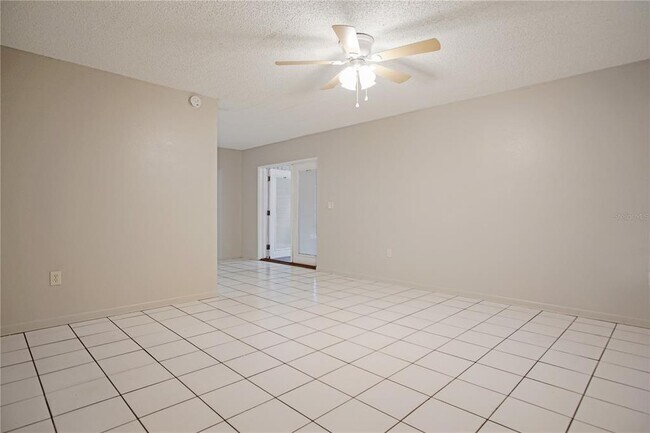 Building Photo - 1438 Lake Bonny Dr W