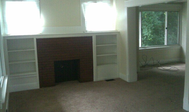 Building Photo - New Brighton 3 Bedroom House plus all
