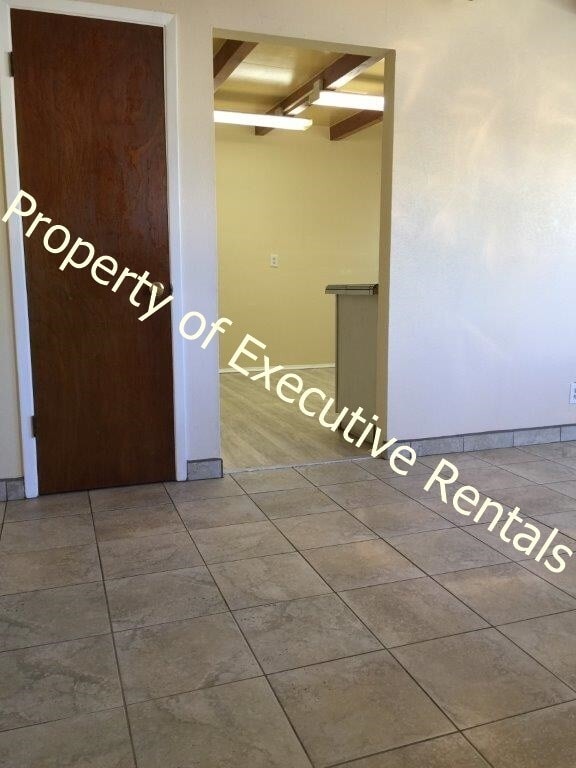 Building Photo - 2324 E Idaho Ave