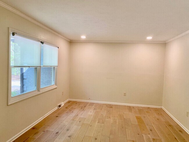 Building Photo - East AVL - Mid Century Modern Beauty in Bo...