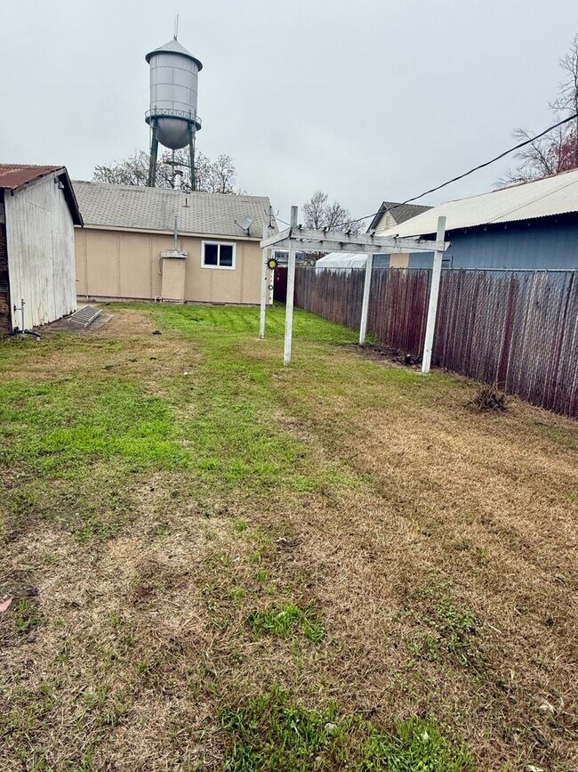 Building Photo - 2 Bedroom 1 Bath House