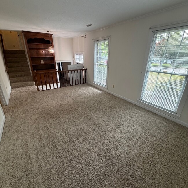 Building Photo - 3208 Ellsworth Dr