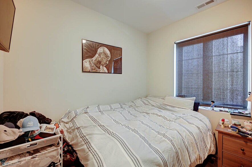 Building Photo - 2512 N Halsted St