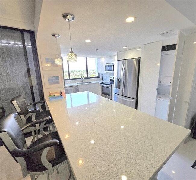 Building Photo - 1361 S Ocean Blvd