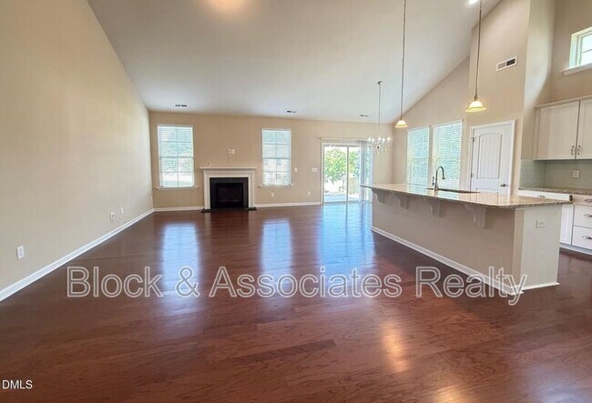 Building Photo - 2433 Cedar Rock Dr