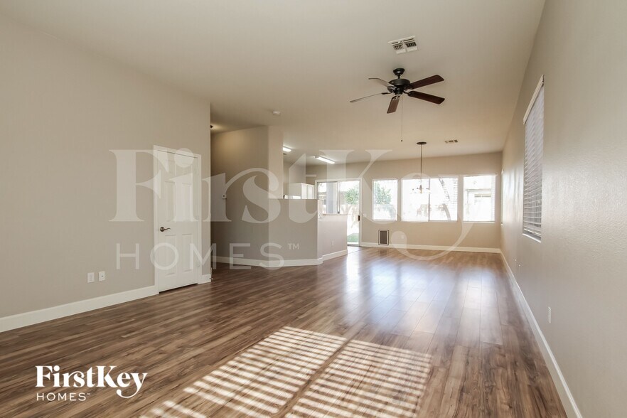 Building Photo - 13702 W Tara Ln