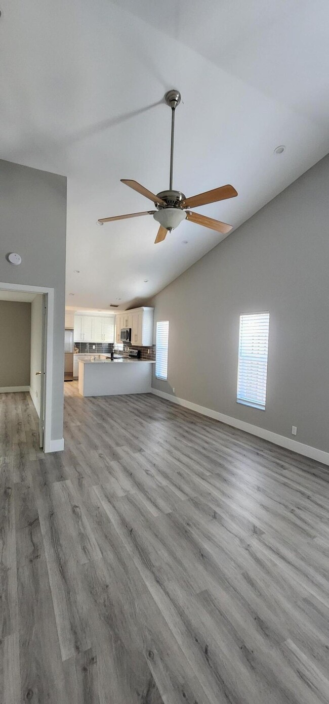 Building Photo - 8863 SE Hobe Ridge Ave