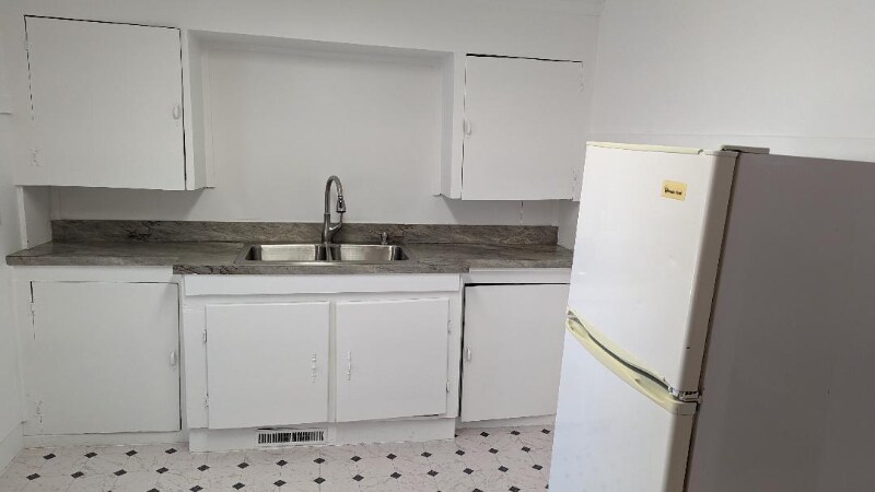 Building Photo - 401 N Porter St