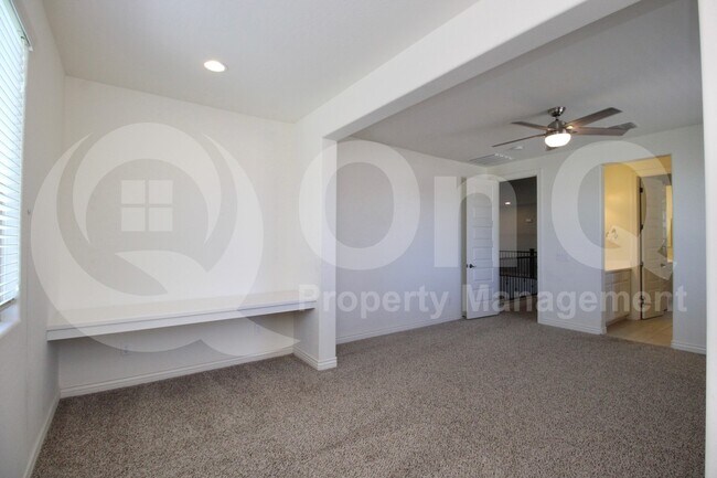 Building Photo - 4247 E Comstock Dr