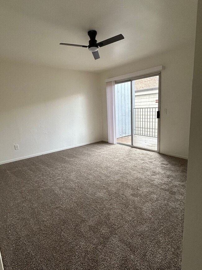 Building Photo - 12 Klondike Ct