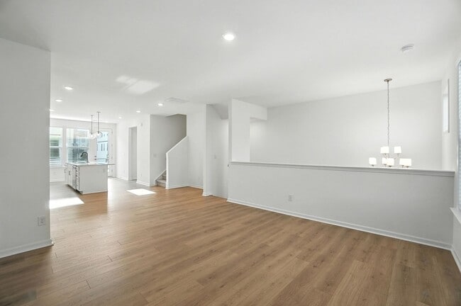 Building Photo - Brand-new three-story townhome in the Univ...