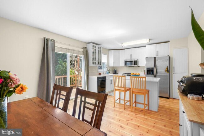 Building Photo - 46934 Trumpet Cir