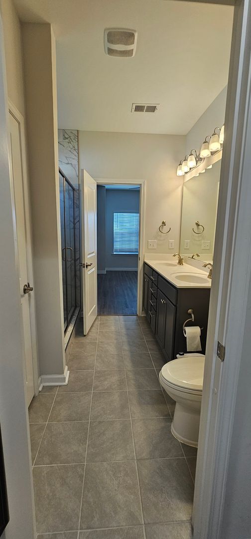 Building Photo - Glenmoor 3BR/2BA – Minutes from Downtown C...