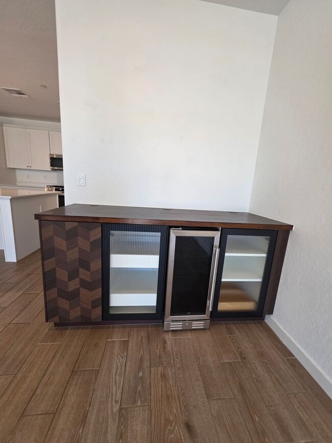 Building Photo - 3 bedroom 2 bathroom home with Solar and y...