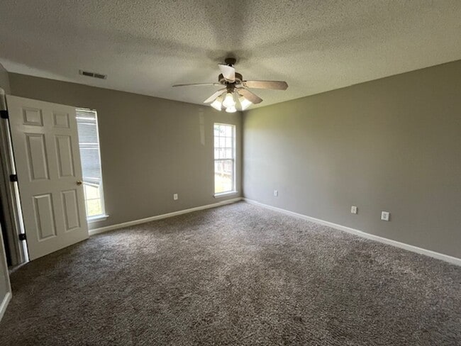 Building Photo - Renovated 3 Bedroom 2 Bath Home for Rent!!