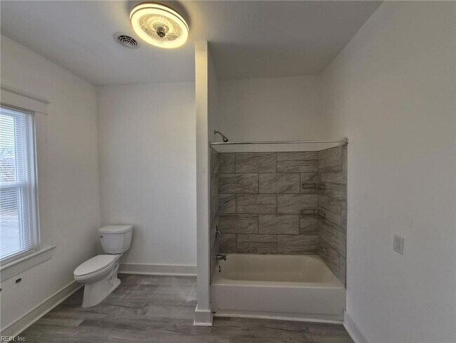 Building Photo - 351 51st St