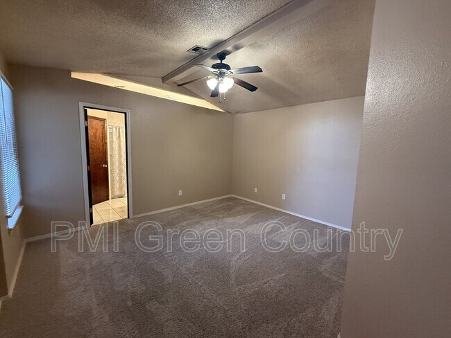 Building Photo - 1608 W Fort Worth St