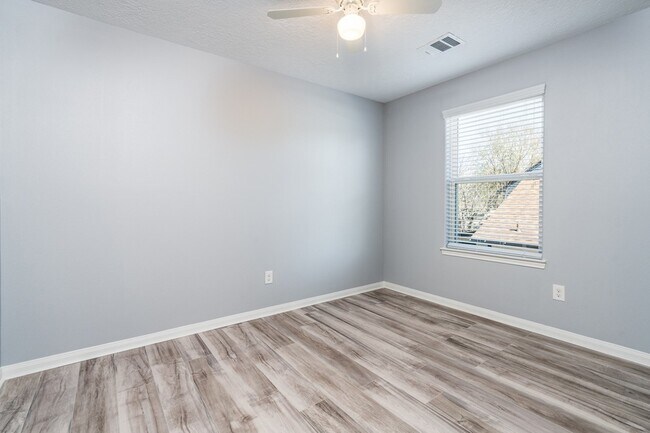 Building Photo - 207 N Poplar St