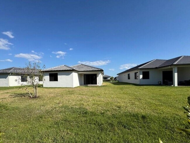 Building Photo - 5277 Marano Dr