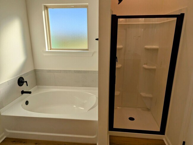 Building Photo - Welcome to Metairie Place!