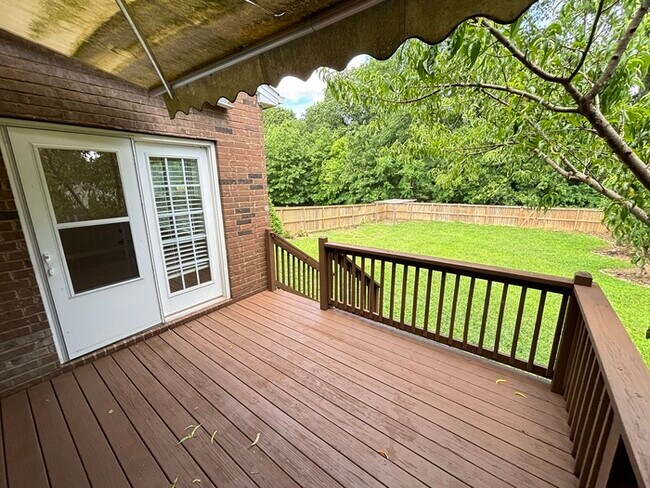 Building Photo - Fairway Farms home close to Vietnam Vetera...