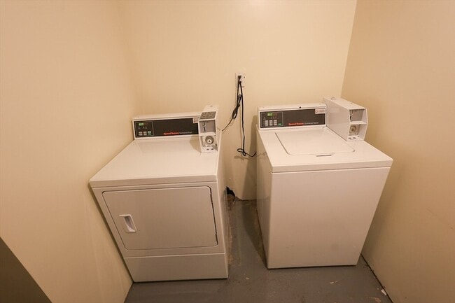 Building Photo - 498 Whipple St