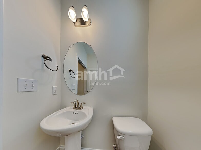 Building Photo - 4845 Chutney Dr