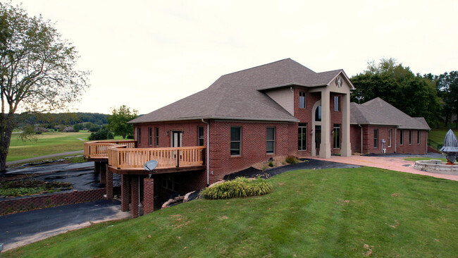 Building Photo - 201 Crooked Creek Dr