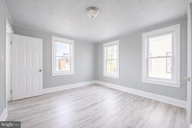 Building Photo - 424 Kossuth St