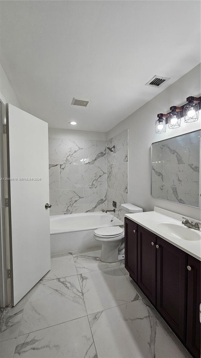 Building Photo - 1953 Players Pl