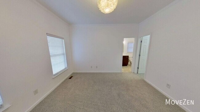 Building Photo - 1721 E Lenoir St