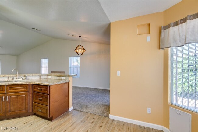 Building Photo - 420 Aloha Dr