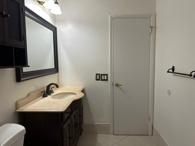 Master Bath - 22313 SW 57th Cir