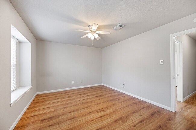 Building Photo - 23864 White Oak Ct