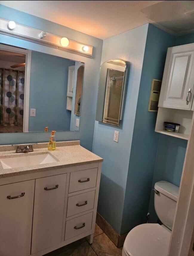 Building Photo - 20910 NE 8th Ct