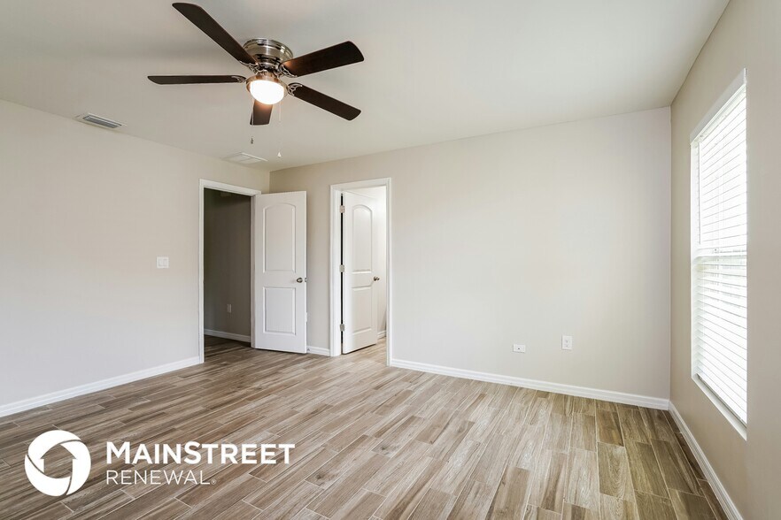 Building Photo - 1221 NE 4th Ave