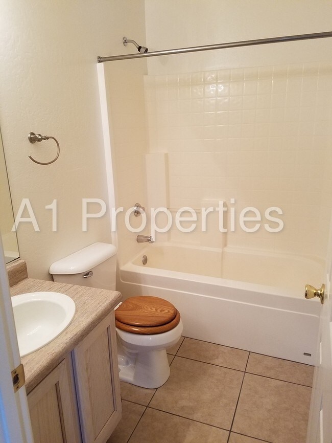 Building Photo - 7438 E Horseshoe Ln