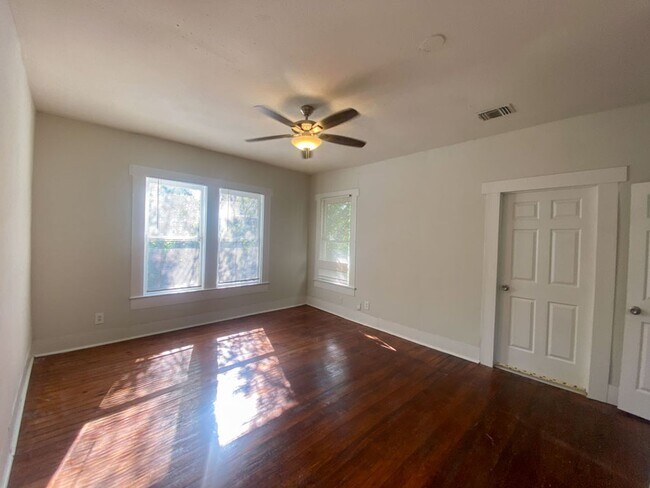 Building Photo - 2Bed/1Bath House for Rent! Available Now!