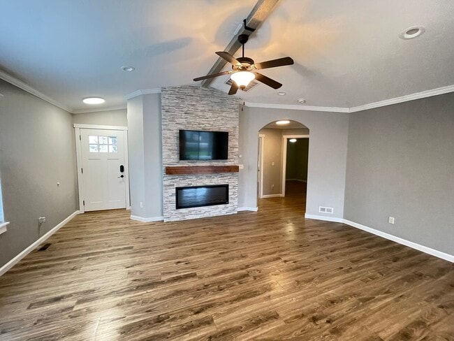Building Photo - 3 bedroom 2 bathroom home located in Rathdrum