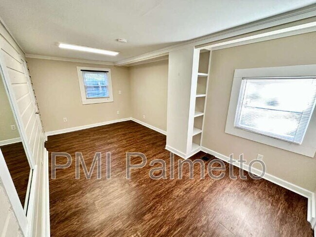 Building Photo - 2817 Columbia Ave