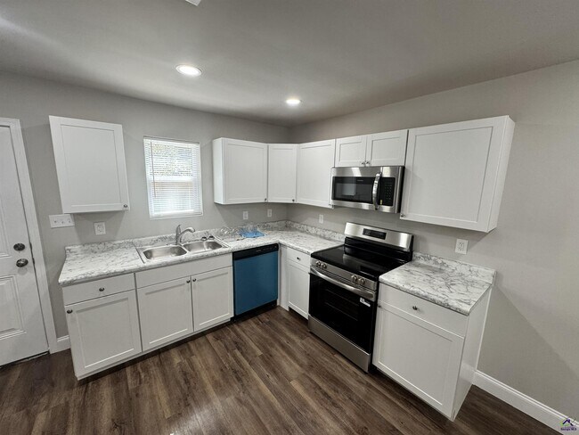 Building Photo - 301 Doyle St