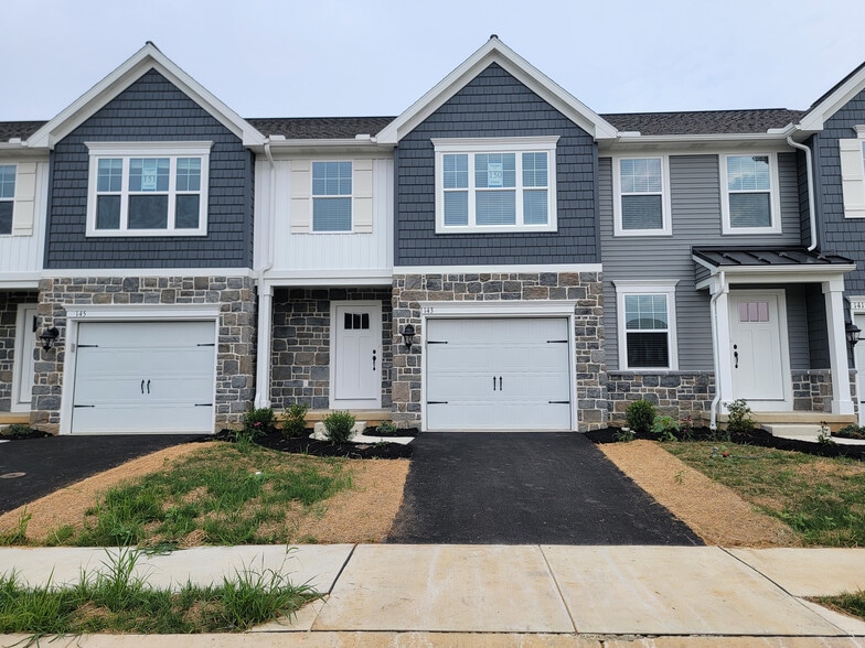 Primary Photo - 87 Beech Tree Ct